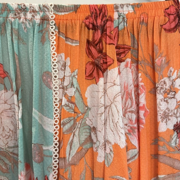 MINPINK Off Shoulder Floral Top - Picture 3 of 4